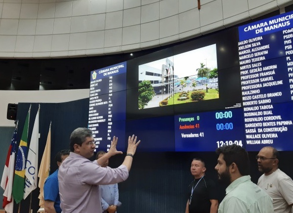 Vereadores começam a usar painel que custou R$ 630 mil