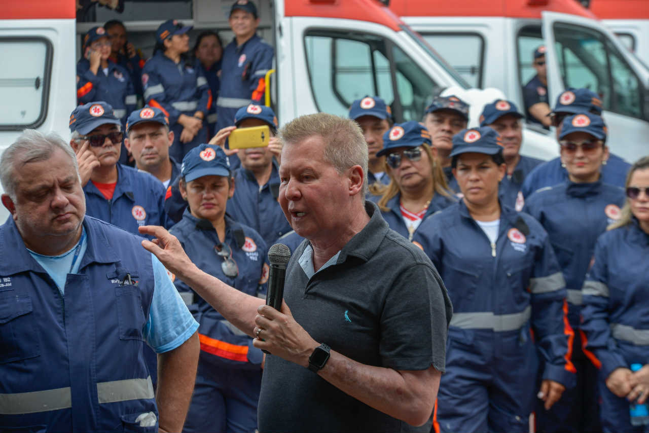 Arthur garante que segunda parcela do 13º já está programada; &#8216;Só não pago antes de dezembro porque a lei não permite&#8217;