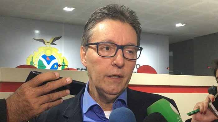 Luiz Castro deixa comando da Seduc