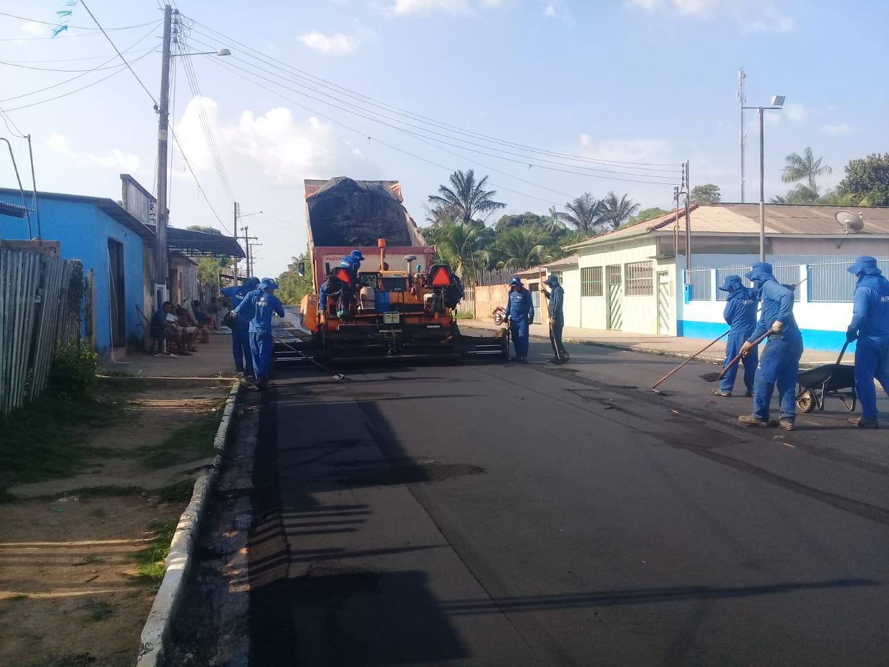 Seinfra recupera malha viária de Maués