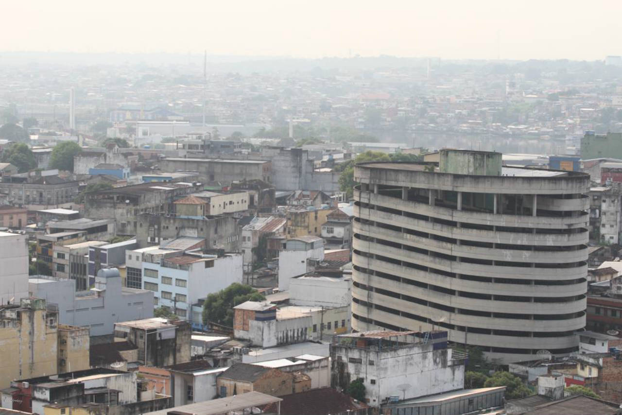 Manaus volta a ser coberta por fumaça de queimada