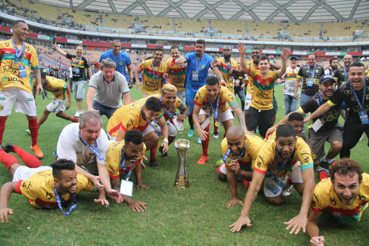 Brusque vence Manaus nos pênaltis e é o novo campeão da Série D do Brasileiro​