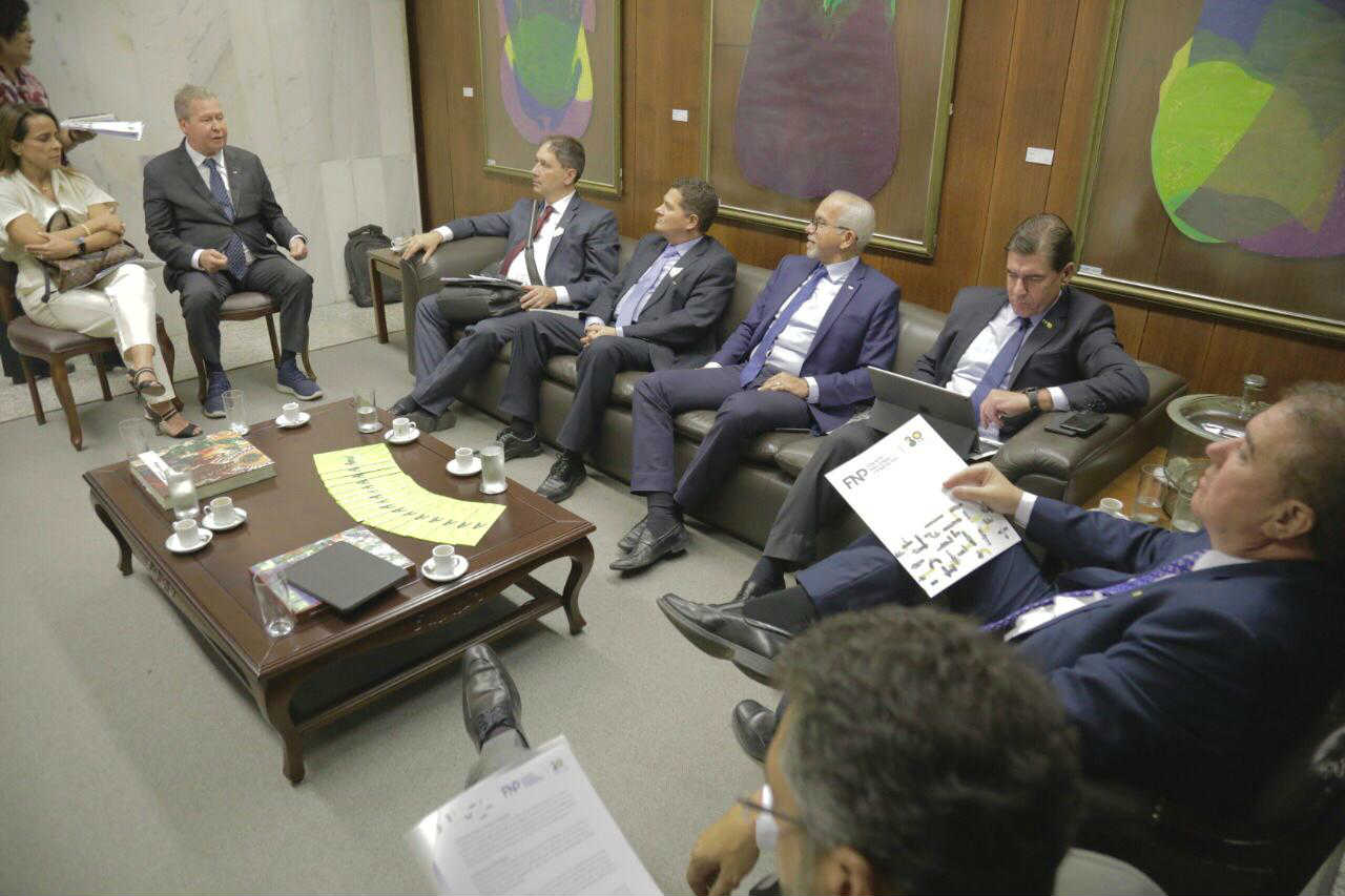 Em Brasília, Arthur pede envio de recursos da Lava Jato para municípios