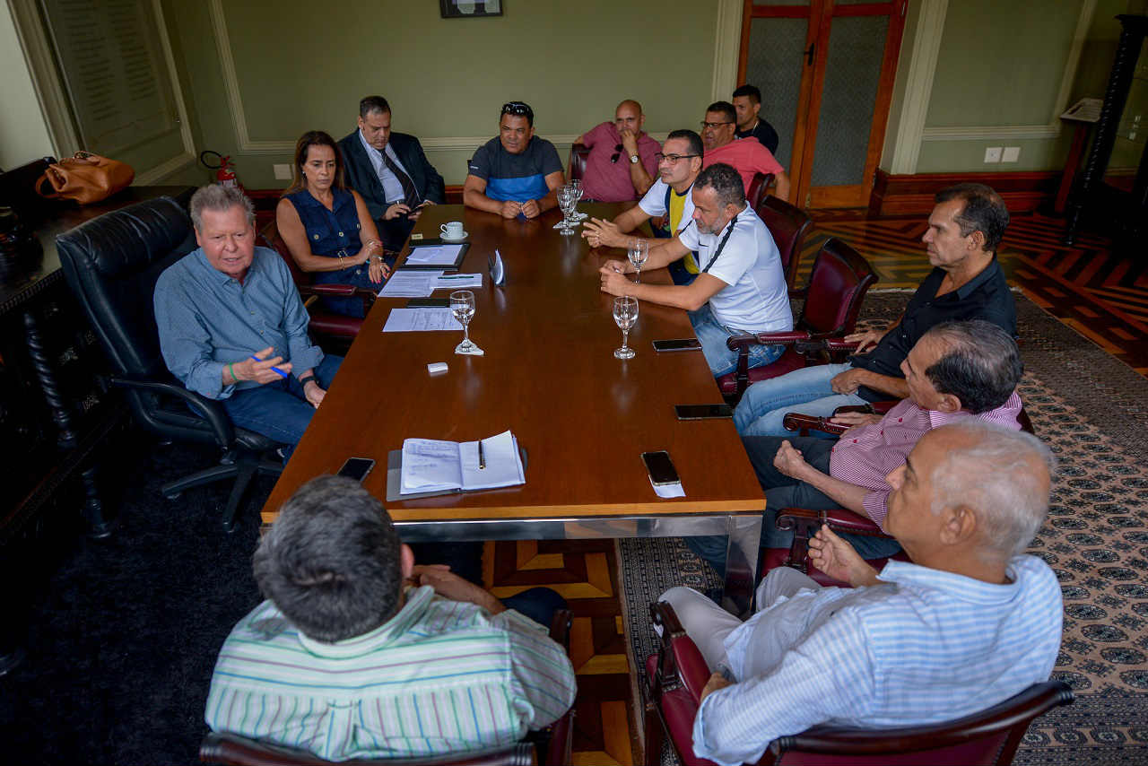 Arthur Virgílio manda recado a empresários do transporte coletivo