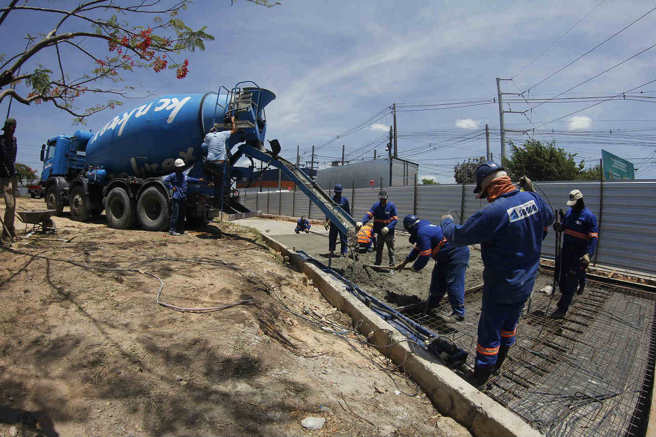 Prefeitura inicia fase de concretagem na bola da Samsung