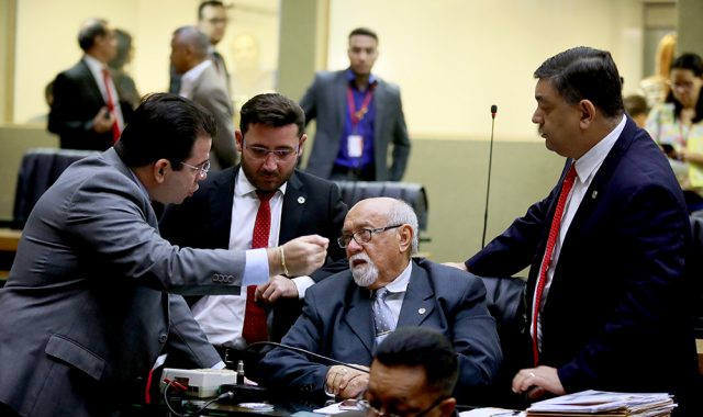 Deputados aprovam Moção de Repúdio ao ministro Paulo Guedes na Aleam