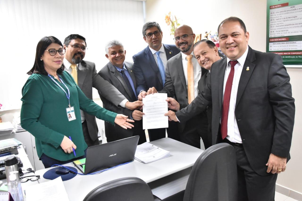 Vereadores criam Frente Parlamentar de combate ao suicídio em Manaus