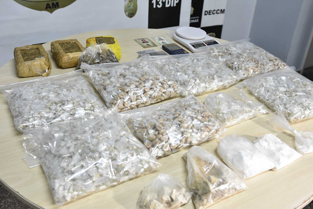 Mulher é presa em Manaus com drogas avaliadas em R$60 mil