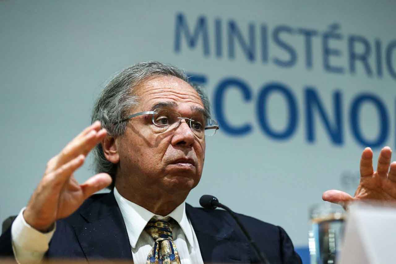 Guedes defende criação de novo imposto para quem usa Netflix e Uber