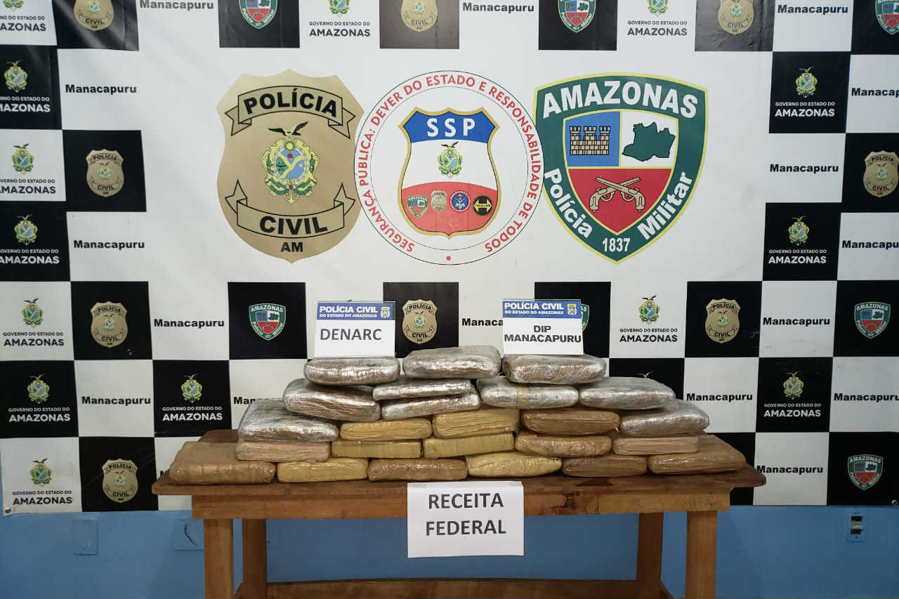 Polícia Civil e Receita apreendem 24 tabletes de maconha em Manacapuru