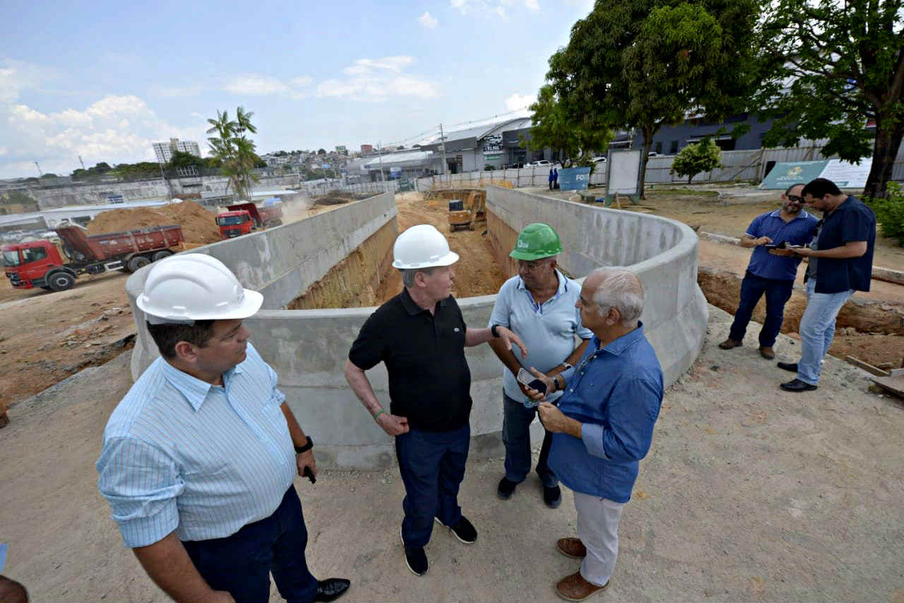 Arthur Virgílio garante entrega de obra da Constantino Nery em tempo recorde
