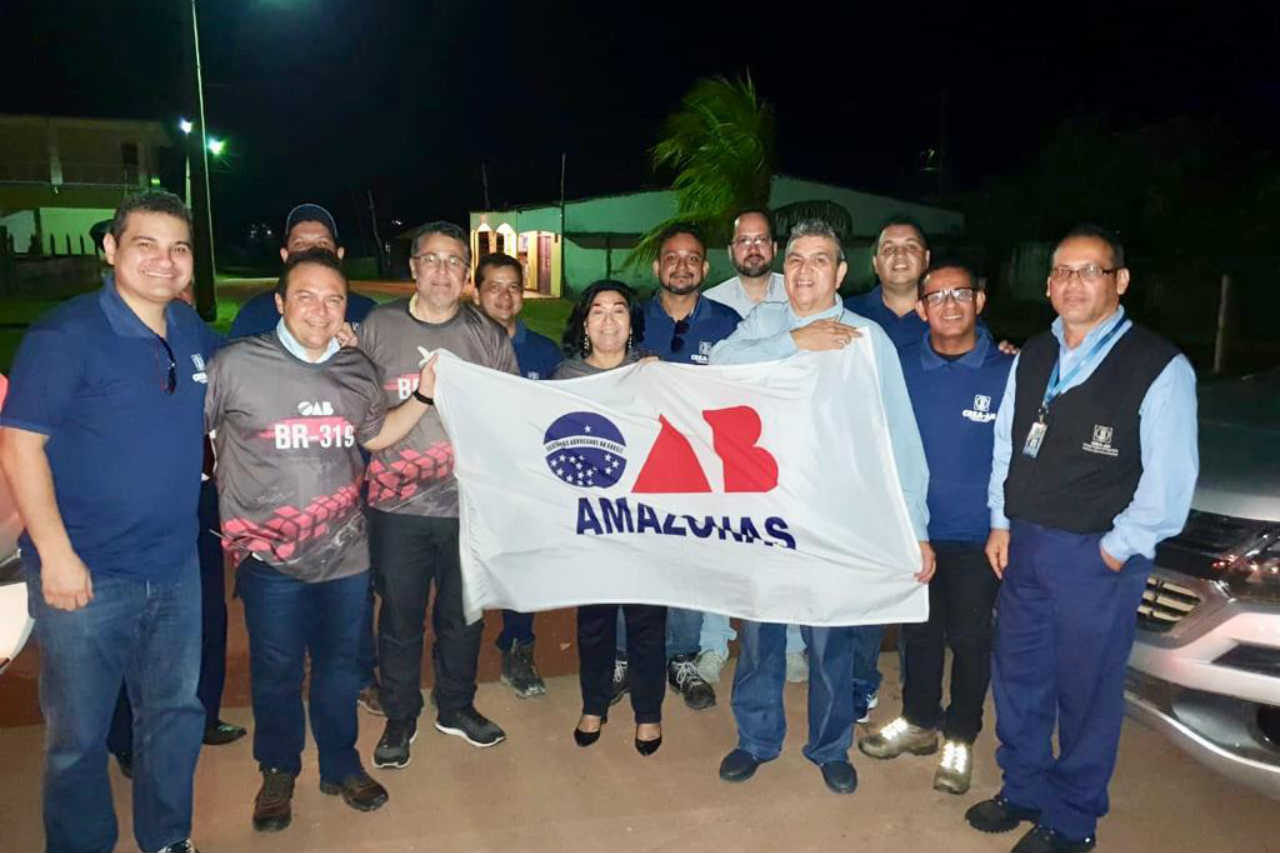 CREA-AM e OAB-AM cruzam a BR-319 em apoio à reconstrução da estrada