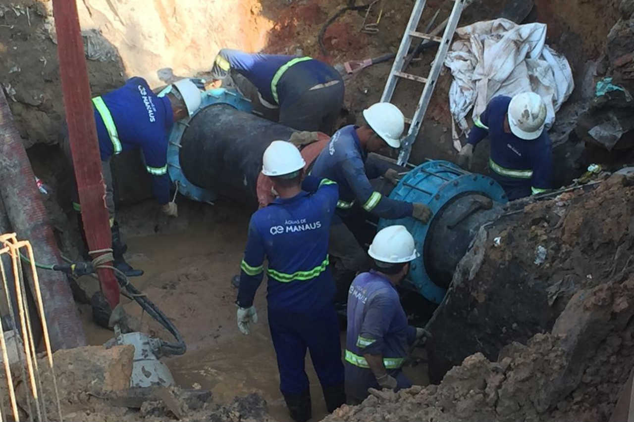 Vazamento em adutora da Águas de Manaus deixa bairros sem abastecimento