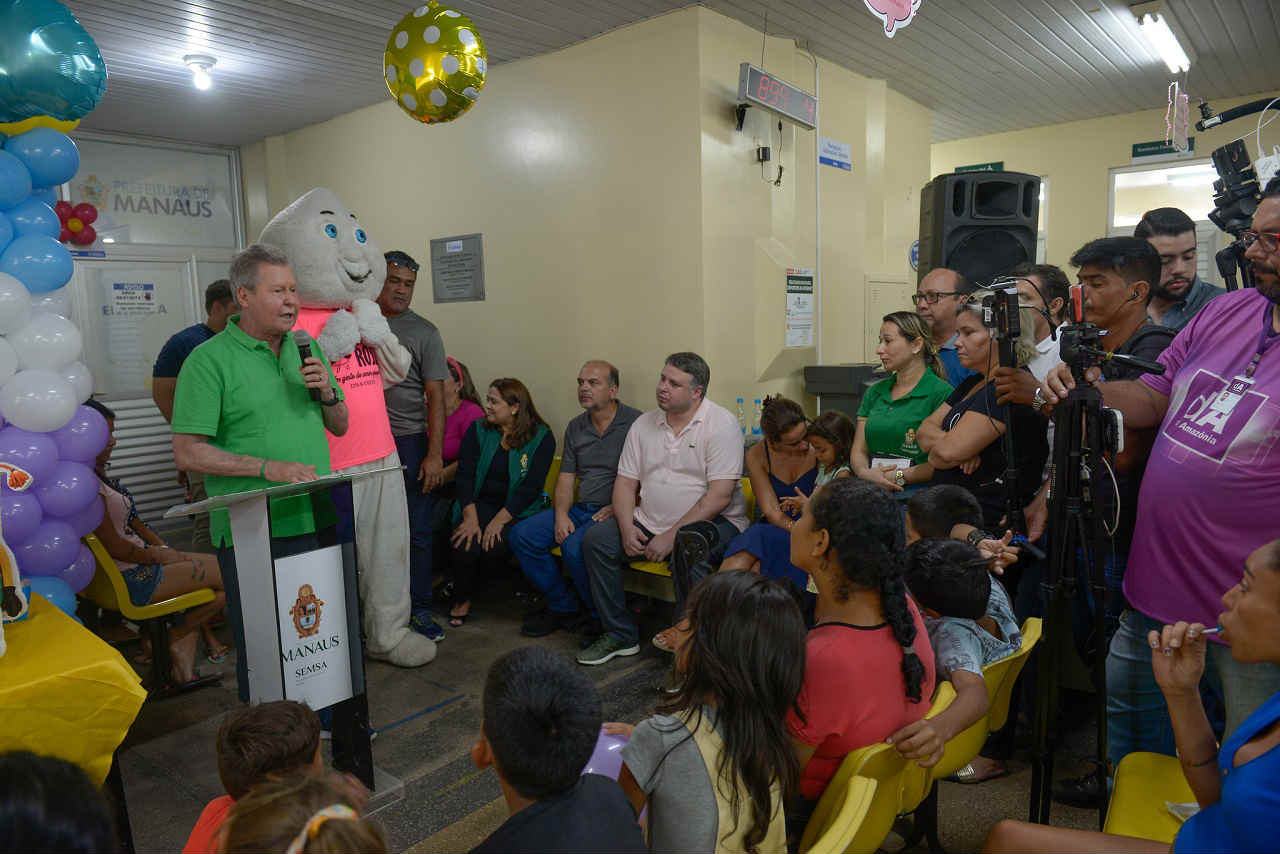 Arthur participa do Dia ‘D’ da campanha nacional de vacinação contra sarampo