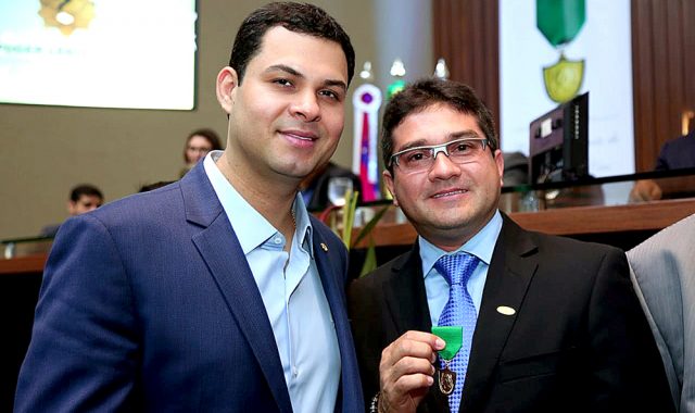 Saullo Vianna faz homenagem póstuma à professora parintinense