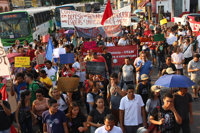 Comunidade acadêmica da Ufam participa da Greve Nacional da Educação