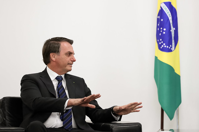 Bolsonaro se hospedou em hotel do Oriente Médio onde diárias mais baratas custam R$ 2.665