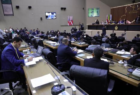 Deputados aprovam remanejo de recursos da Afeam para pagamento do 13º dos servidores do Estado