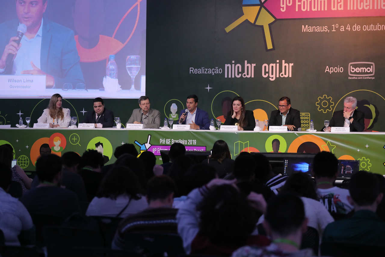 Wilson defende investimento em internet no interior do Estado