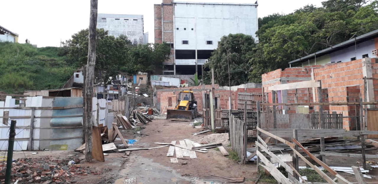 Polícias fazem reintegração de posse na zona norte de Manaus