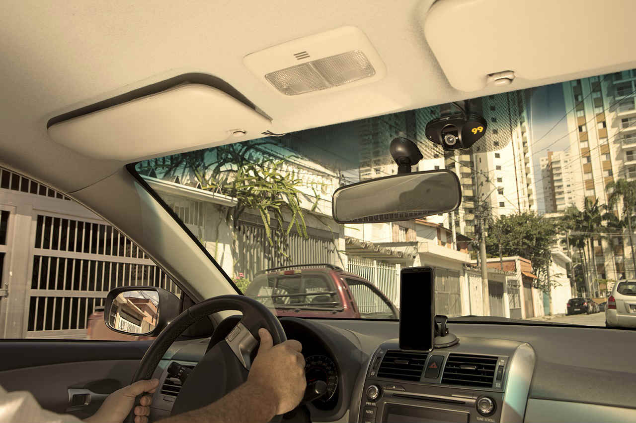 Aplicativo de transporte instala câmeras de segurança em carros de Manaus