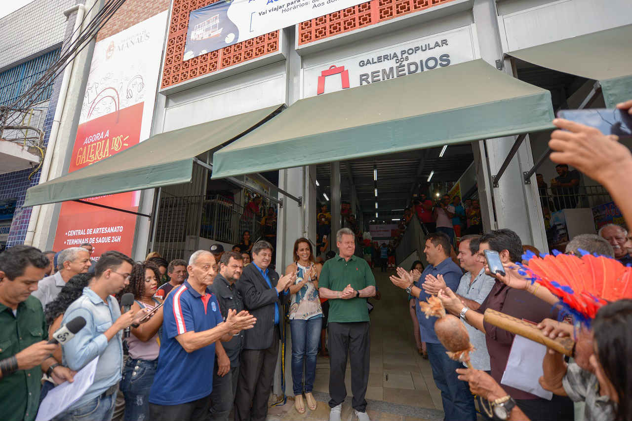 Arthur inaugura maior espaço de compra popular do Centro Histórico de Manaus