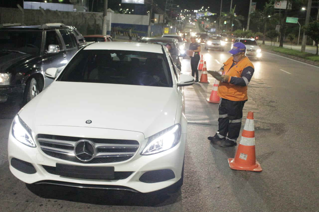 Detran-AM fiscaliza 1.500 veículos e flagra 37 motoristas alcoolizados