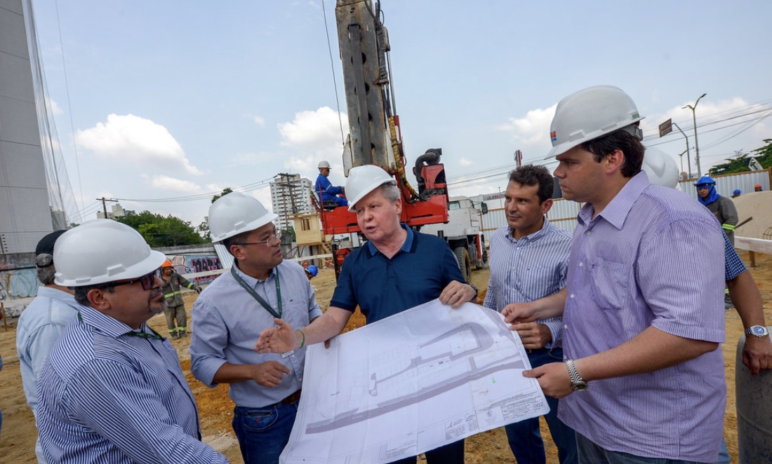 Prefeito assina contrato para construção do Centro de Controle da Cidade