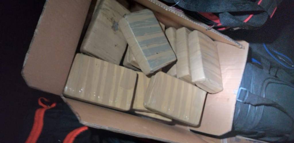 Avião é interceptado com 700 kg de drogas no Aeroclube