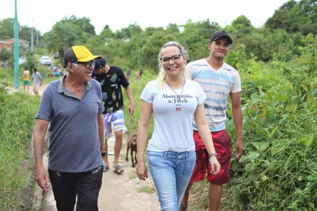 Nega Alencar cresce e se mantém no primeiro pelotão da corrida à Prefeitura de Parintins