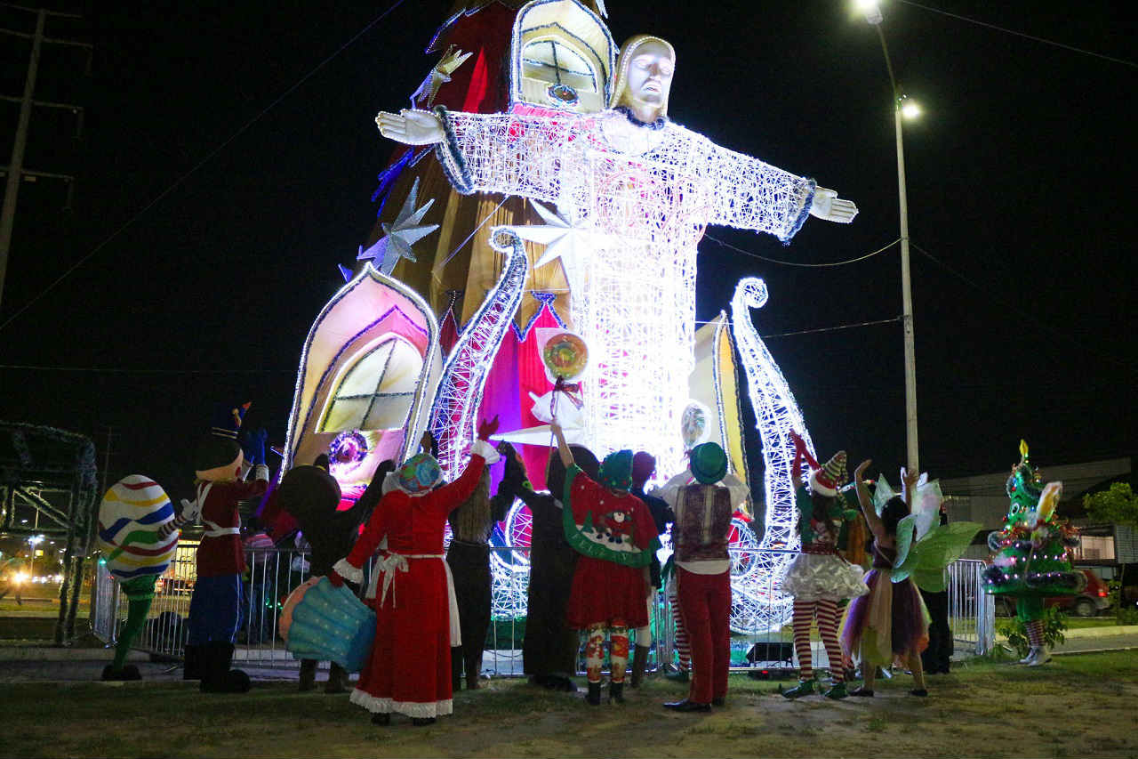Árvore de Natal é inaugurada na bola do Produtor