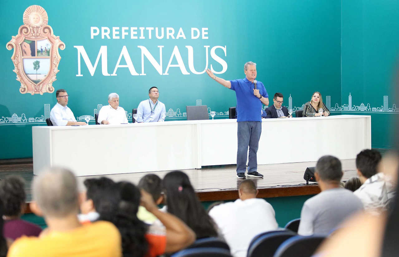 Arthur anuncia entrega de 100 unidades habitacionais para vítimas do Educandos