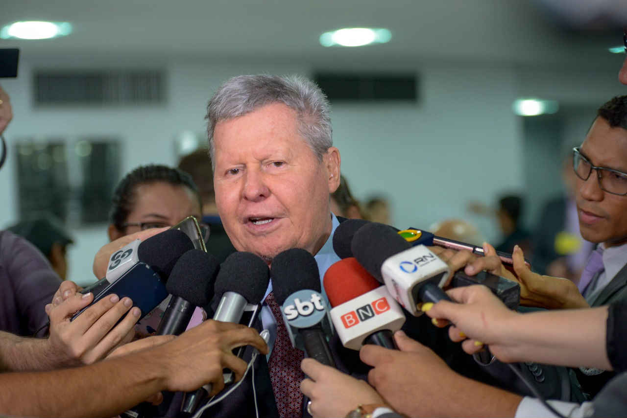 TCE-AM aprova contas de Arthur Virgílio com ressalvas