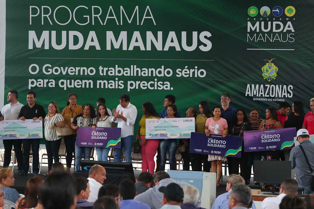 Wilson entrega crédito a microempreendedores e títulos de terra no Mutirão