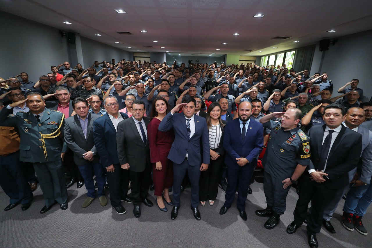Governo beneficiou mais de 3,7 mil policiais e bombeiros em 2019