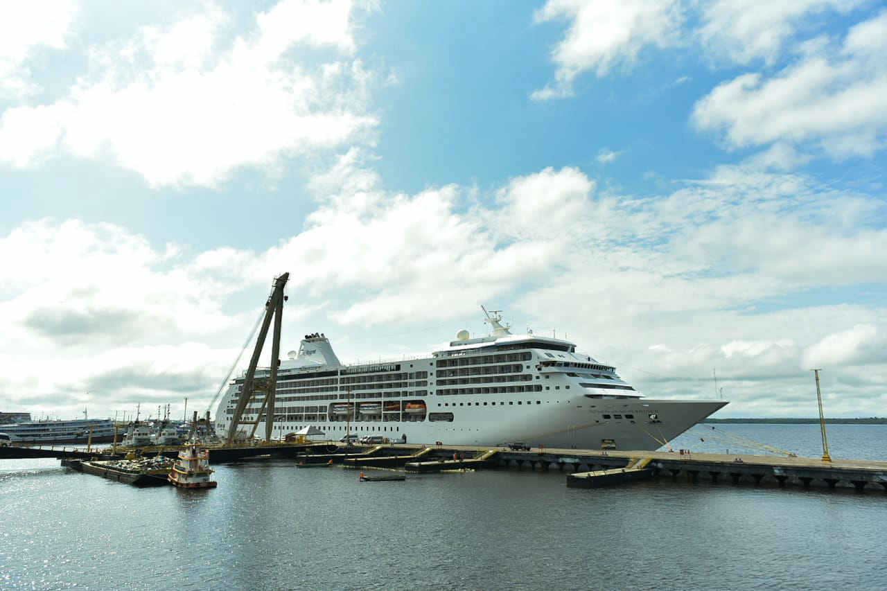 M/S Seven Seas Mariner desembarca em Manaus com mais de 1,1 mil turistas
