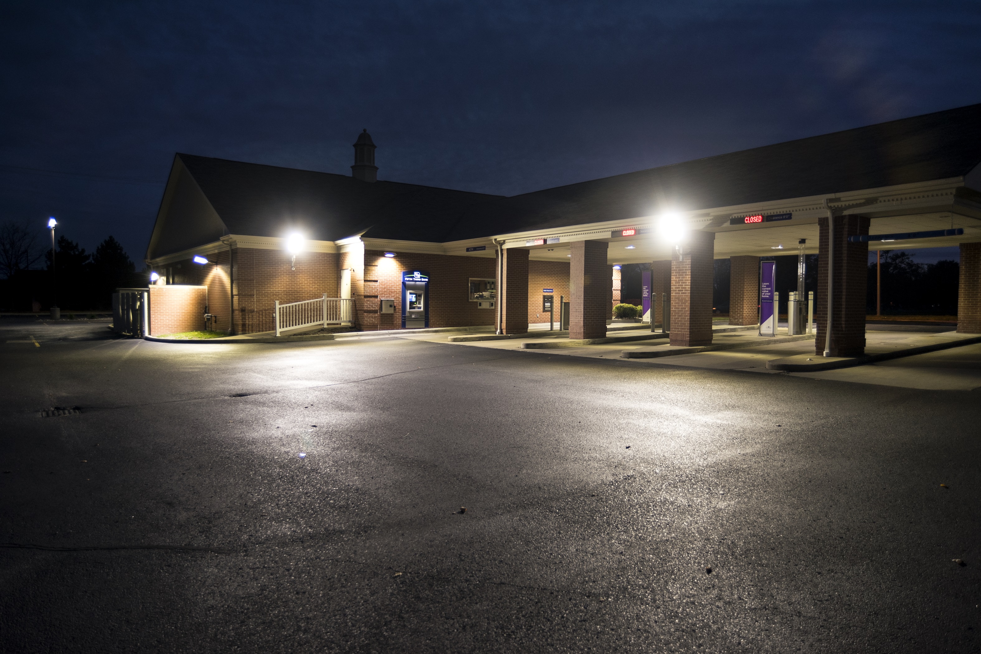 outdoor led bank lighting at fifth third bank