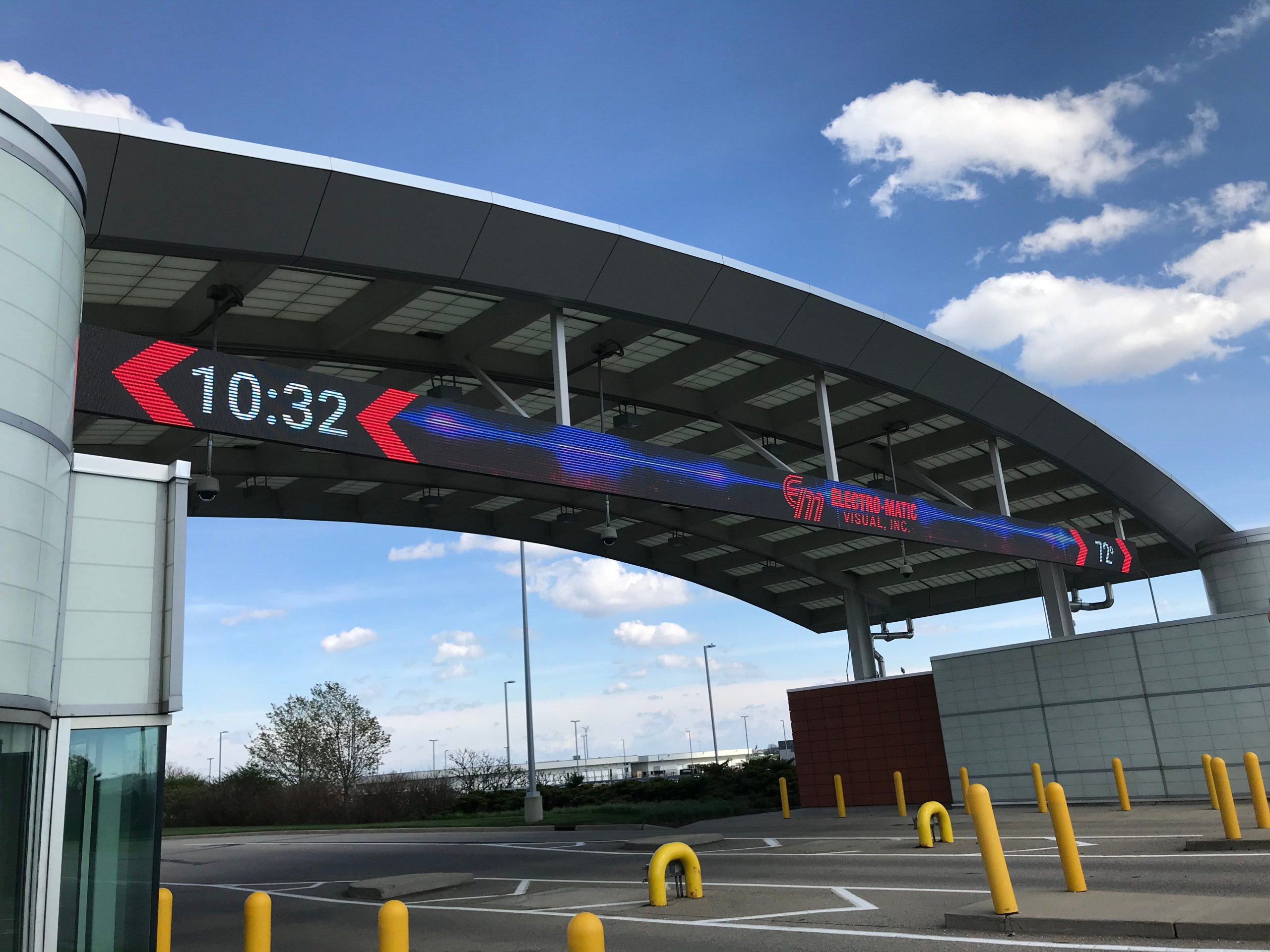 gf airport long outdoor display