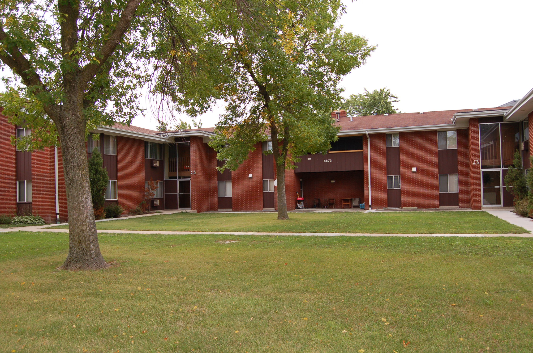 Oak Park Apartments 8828 South Oak Park Drive Oak Creek, WI 53154