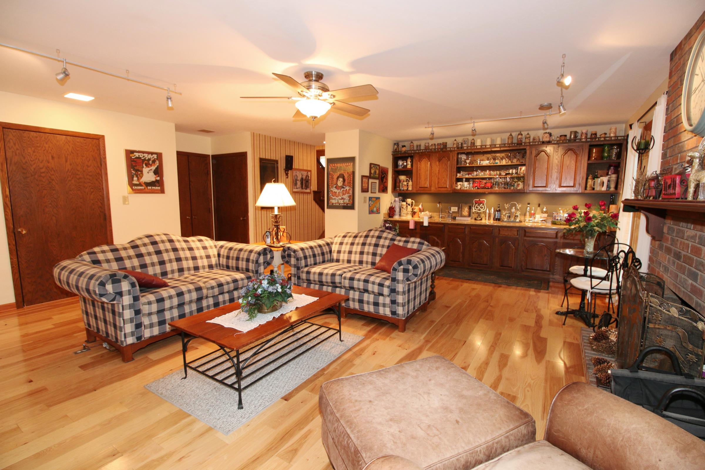 27331 W. Lakeview Dr S Lake Barrington, IL 60084