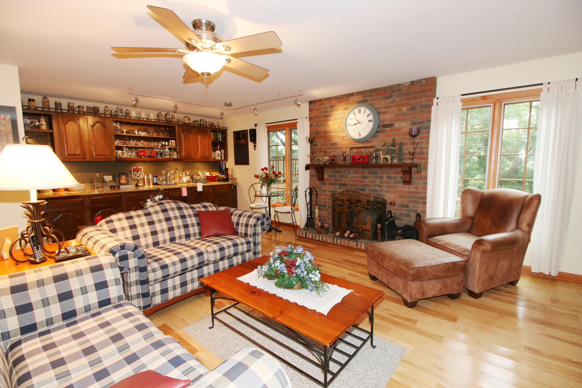 27331 W. Lakeview Dr S Lake Barrington, IL 60084