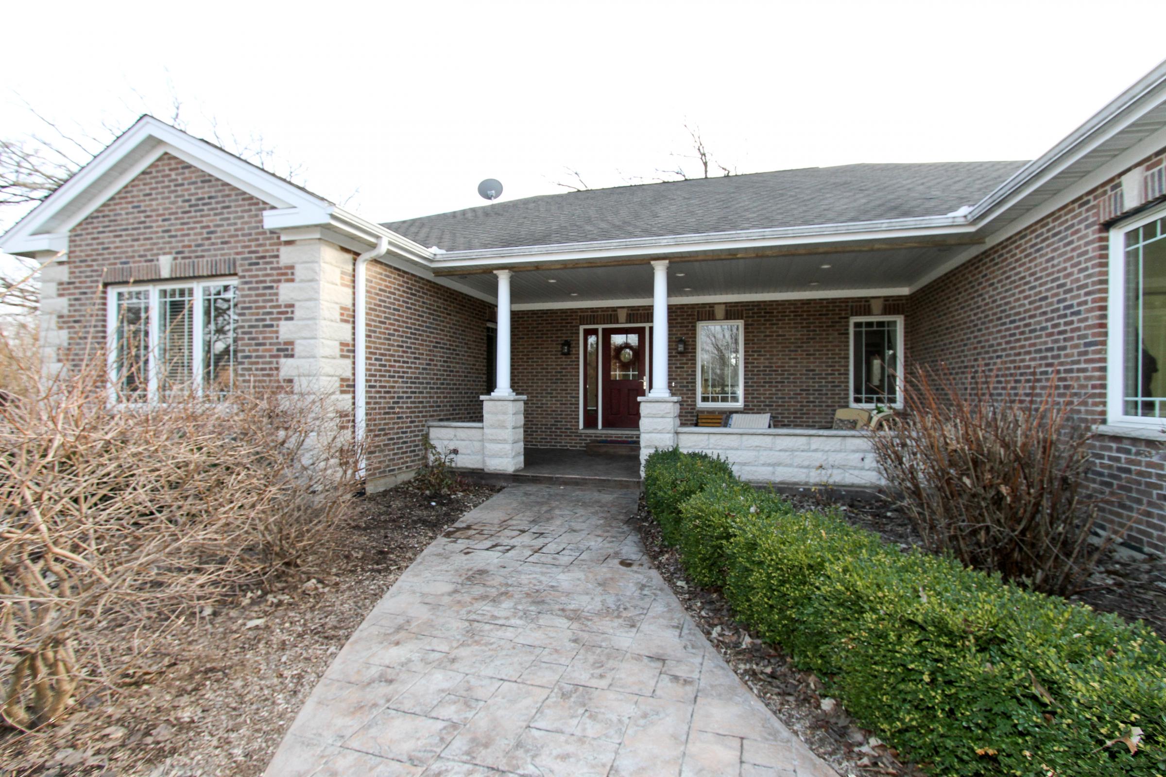 2613 Rolling Oaks Rd Spring Grove, IL 60081