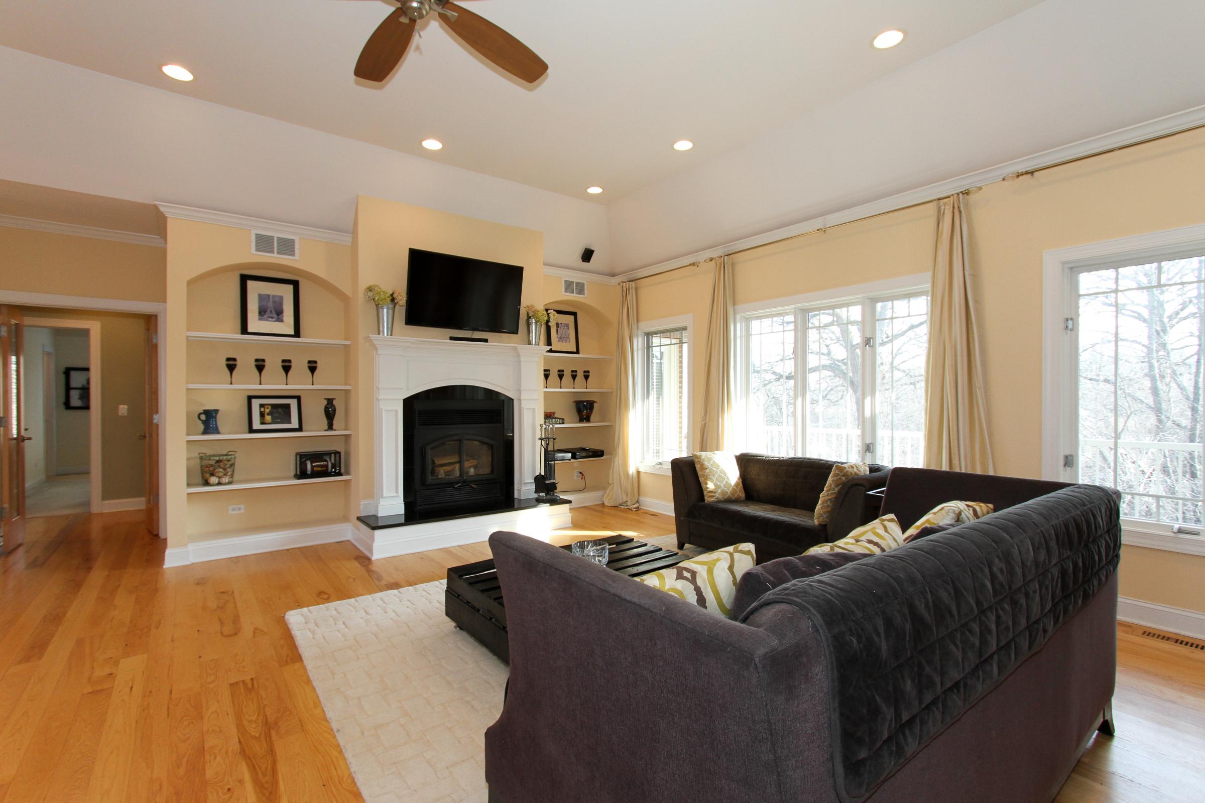 2613 Rolling Oaks Rd Spring Grove, IL 60081