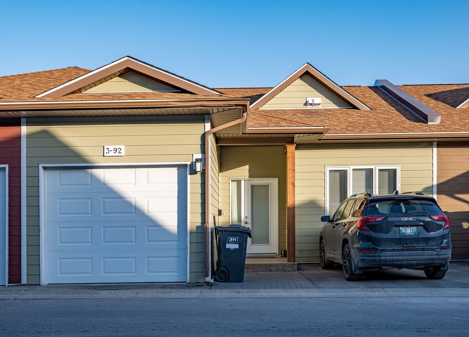 3 92 Barnes Street Winnipeg, MB 00000