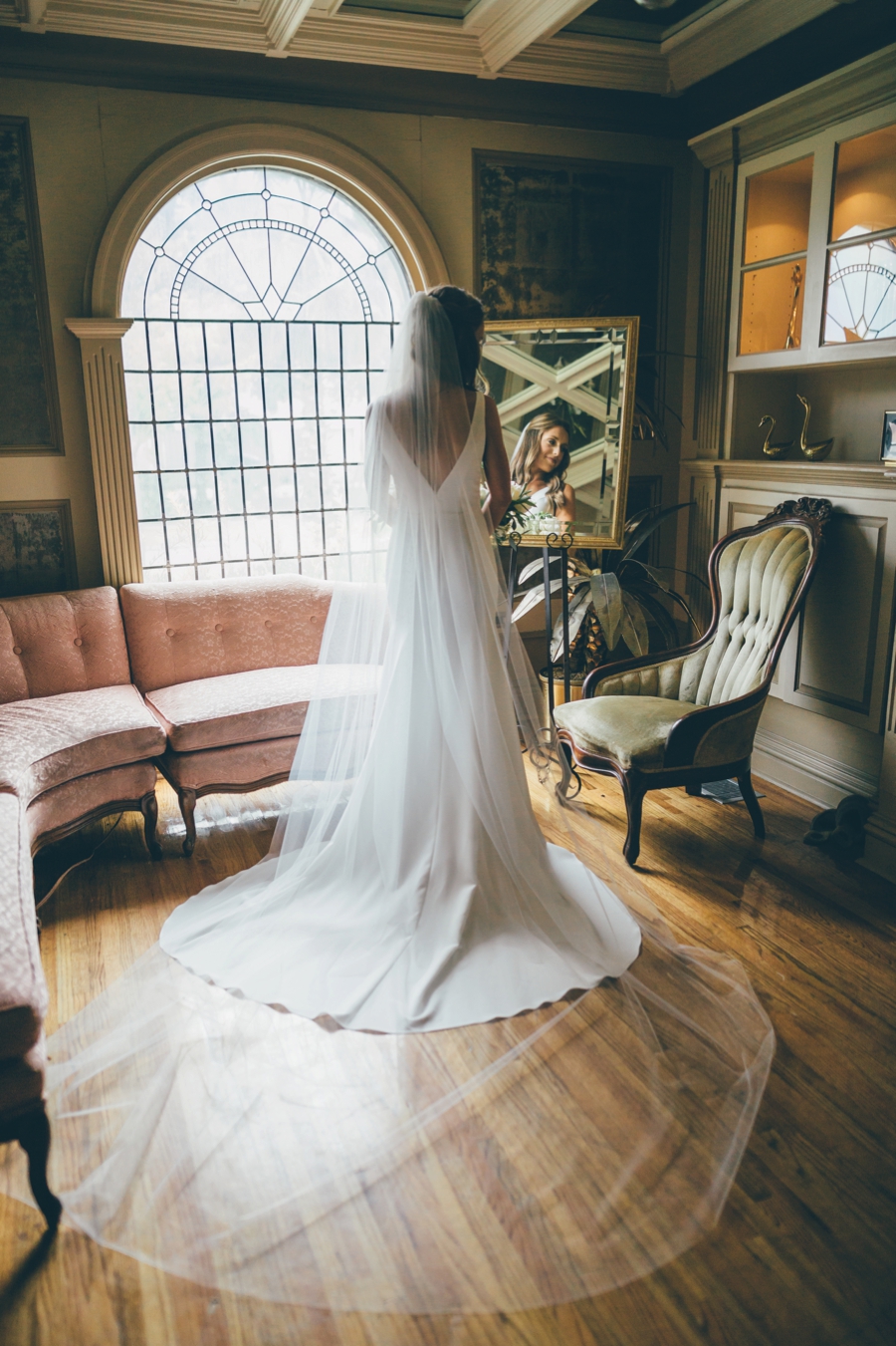 Romantic Blush & White Central Florida Wedding Romantic Blush & White Central Florida Wedding via TheELD.com