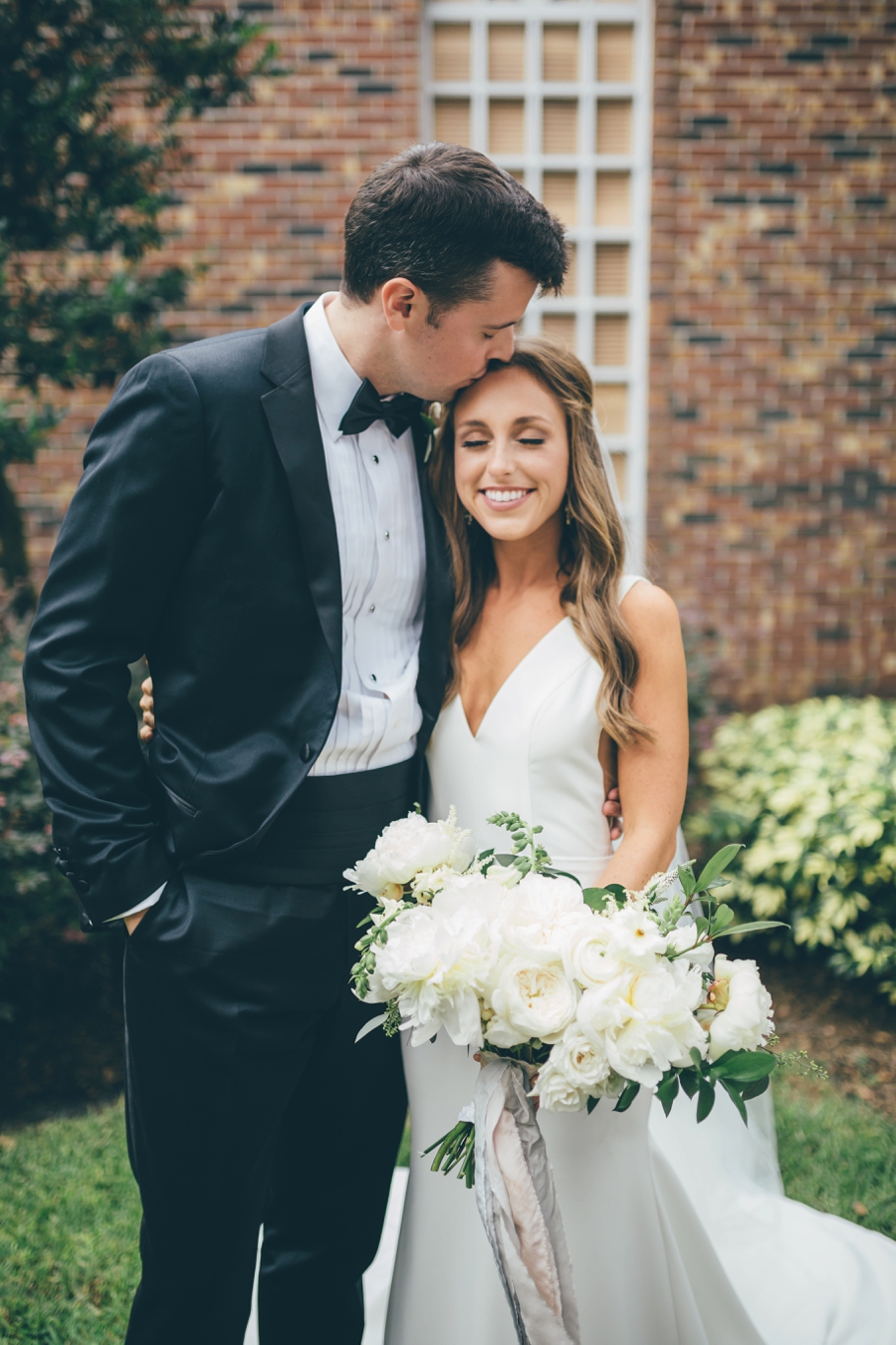 Romantic Blush & White Central Florida Wedding Romantic Blush & White Central Florida Wedding via TheELD.com