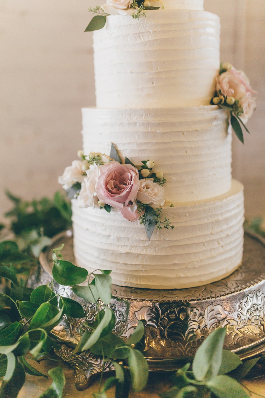 Romantic Blush & White Central Florida Wedding Romantic Blush & White Central Florida Wedding via TheELD.com