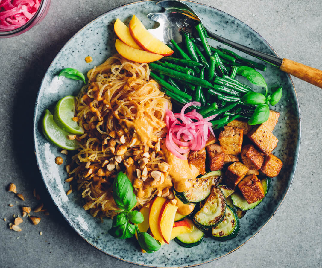 Peanut & Ginger Noodles with Nectarines English Electrolux Arabia