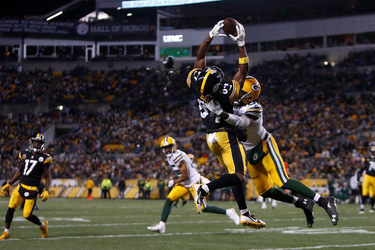 Pittsburgh Steelers Eek Out Win at Home Over Green Bay Packers The