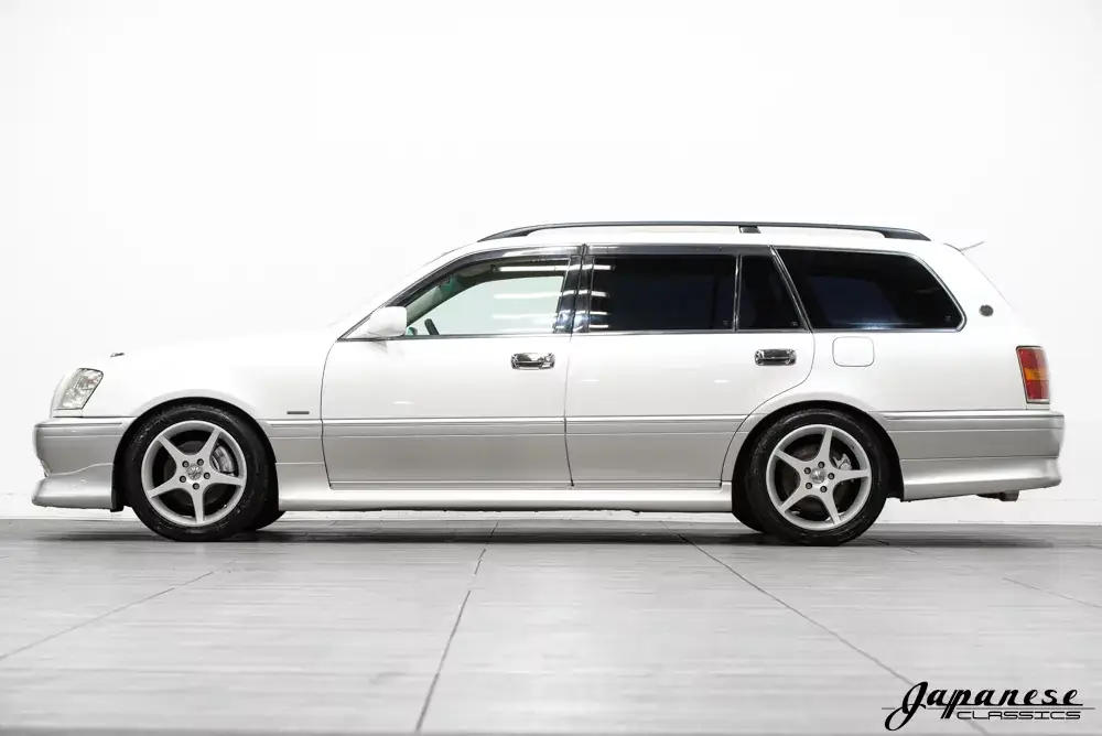 2001 Toyota Crown JDM car for sale — photo 4 of 10